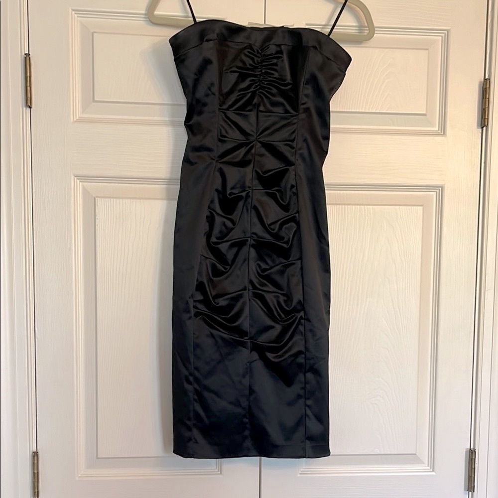 NICOLE MILLER COLLECTION strapless, ruched dress, size 6